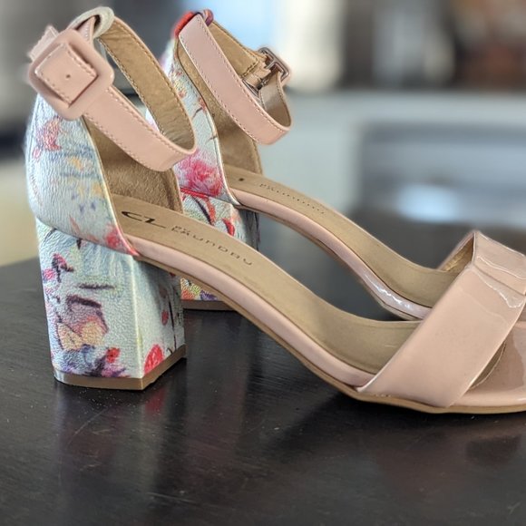 Chinese Laundry 7.5 floral short block heel shoes - Picture 2 of 3